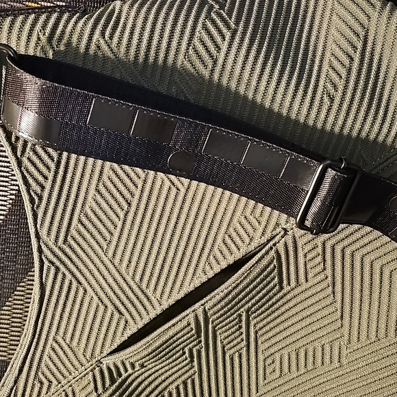 Olive Go Dash Dot tote/gym Infinity bag - Picture 7 of 12